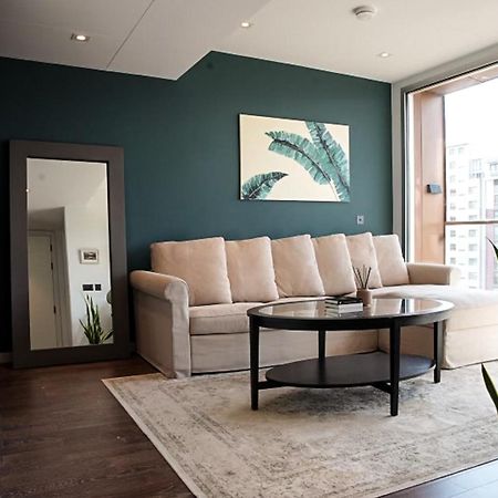 Chic Luxury Living In Battersea Power Station Apartment London Exterior photo